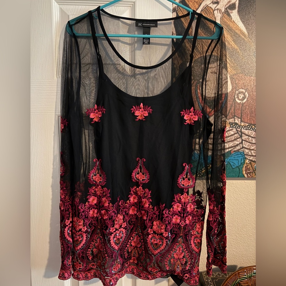 NWT INC International Concepts embroidered top